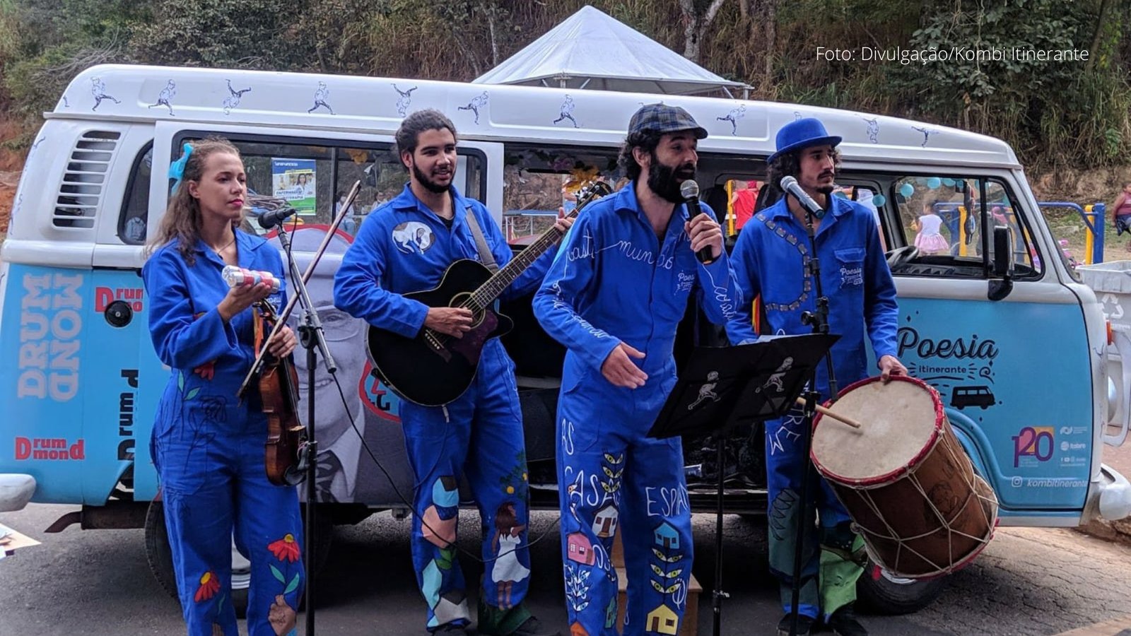 Kombi da Poesia Itinerante de Itabira leva cultura Drummondiana para cidades turísticas do estado