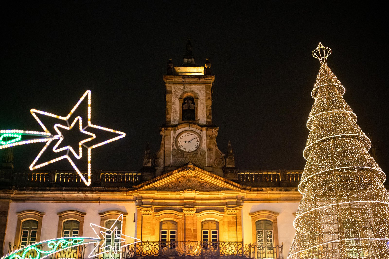 Árvore Gigante Natal Luz de Ouro Preto - Ane Souz