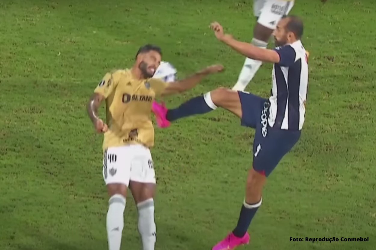  Conmebol divulga revisão do VAR de Atlético e Alianza Lima; veja