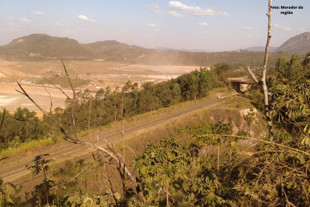 Poeira em proximidades de barragens em Mariana se deu por ventania atípica, afirma Samarco