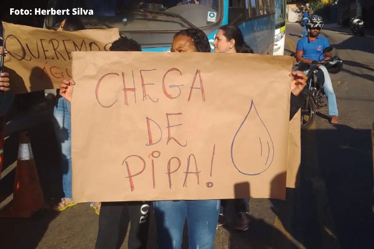 Mariana: moradores da Cidade Alta fecham ruas devido à falta de água
