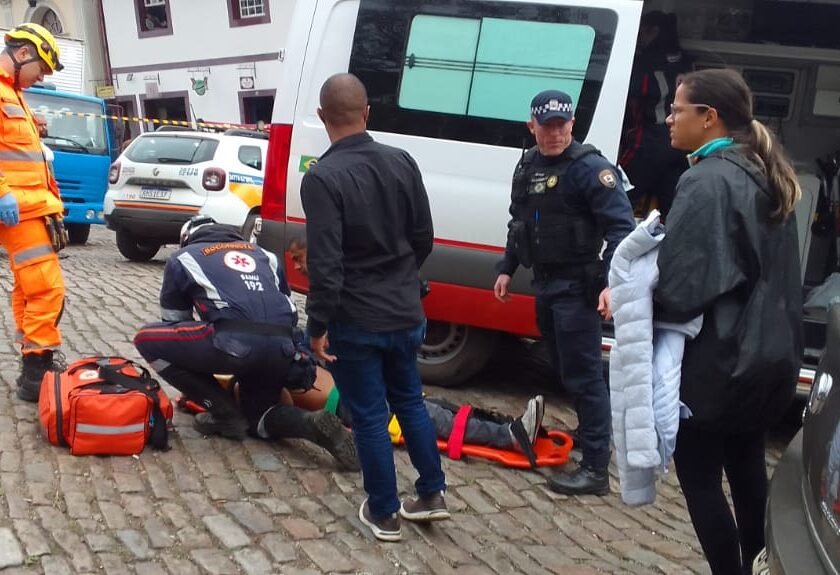 Acidente com feridos trava o trânsito no centro histórico de Ouro Preto