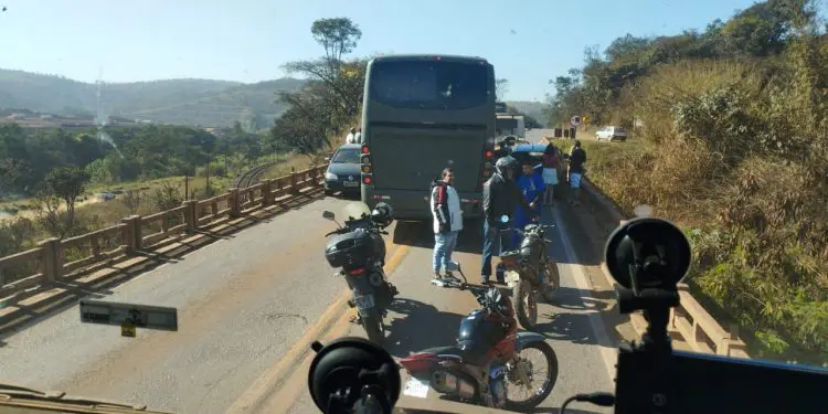 Acidente em Congonhas deixa BR-040 parada nesta manhã