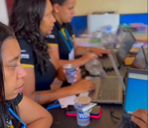 Sala do Empreendedor Itinerante de Ouro Preto atende mais de 50 pessoas e leva internet gratuita para Lavras Novas