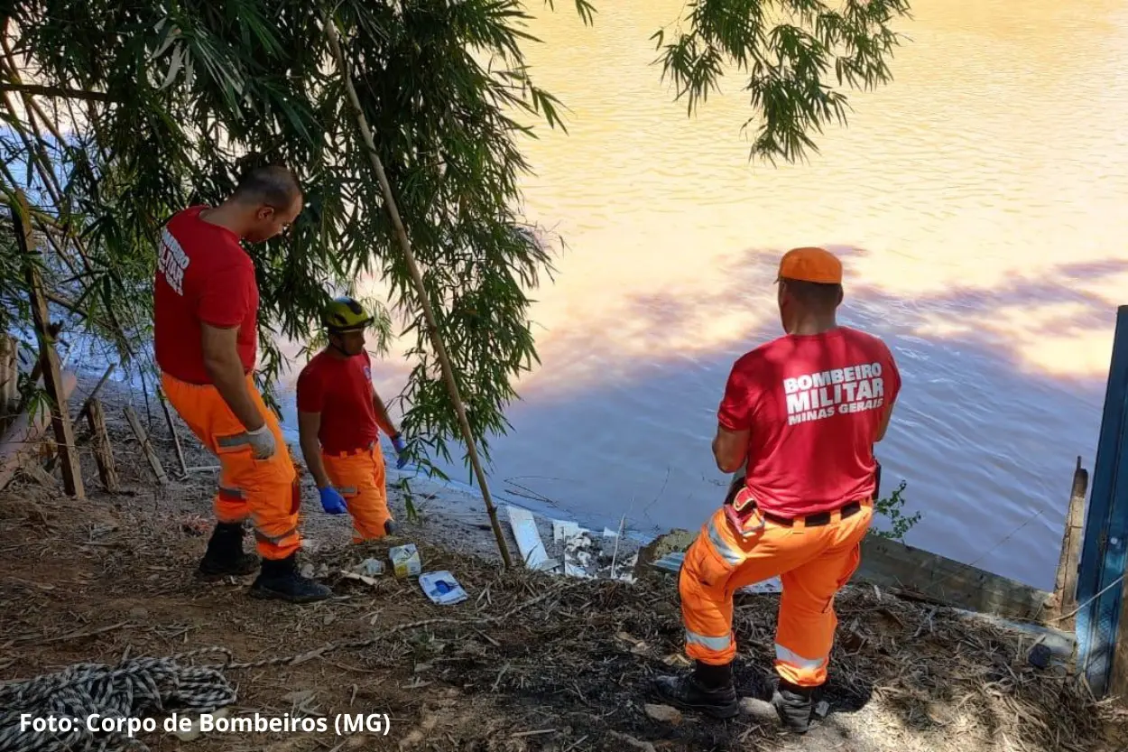 Bombeiros realizam busca e recuperação de cadáver em lugar de difícil acesso em Ponte Nova. O corpo foi encaminhado à funerária de plantão.