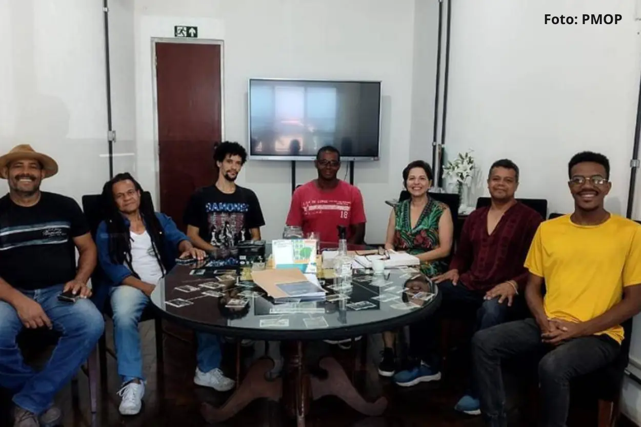 Reunião para apresentação de projeto na área da educação
