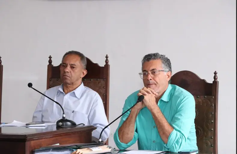 Câmara de Ouro Preto aprova orçamento, mas projetos do governo recebem vista