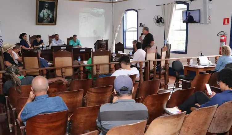 Câmara de Ouro Preto aprova orçamento, mas projetos do governo recebem vista