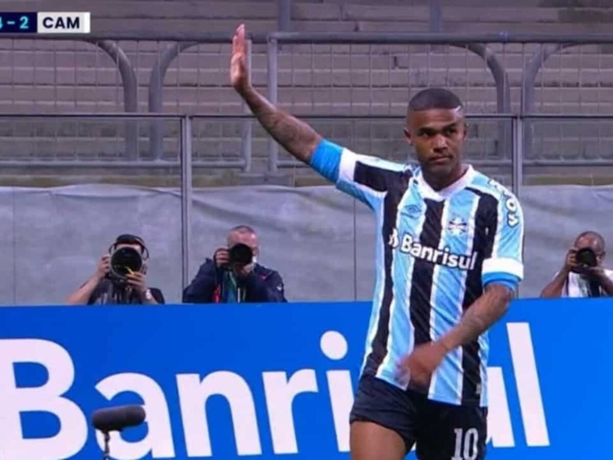 Cruzeiro avança por Douglas Costa; o grande nome para 2024?