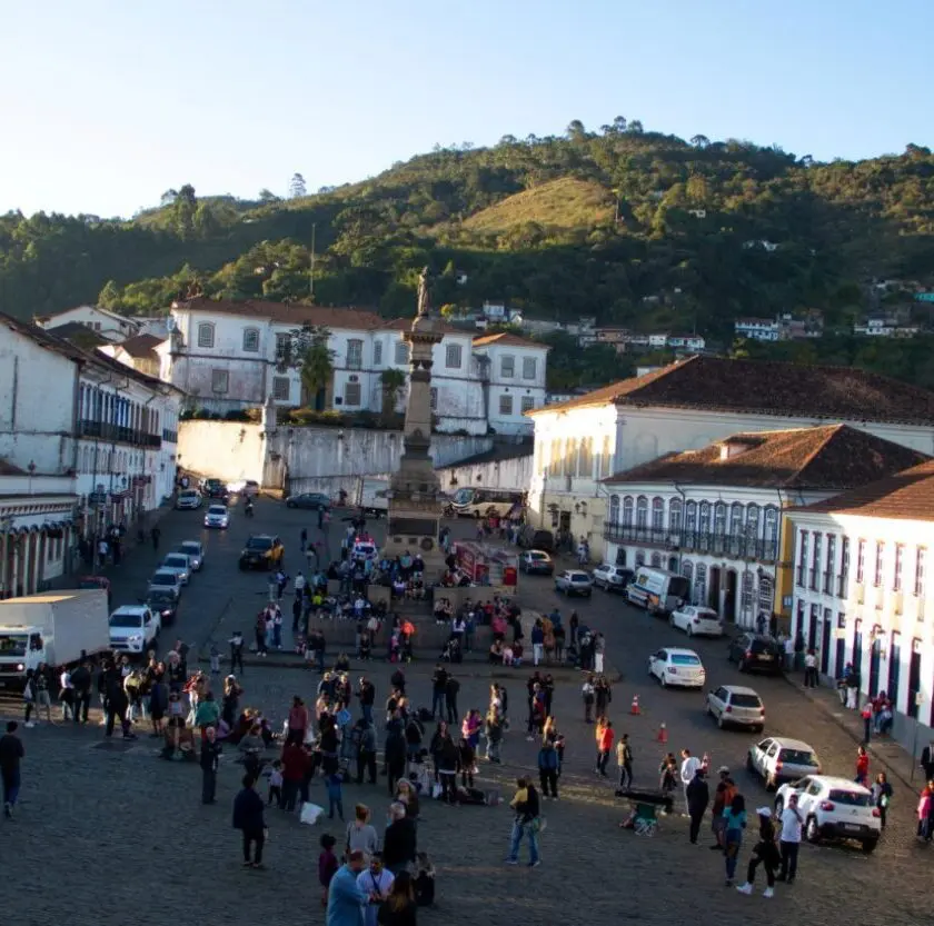 Quantas pessoas estão com CLT em Itabirito, Mariana e Ouro Preto