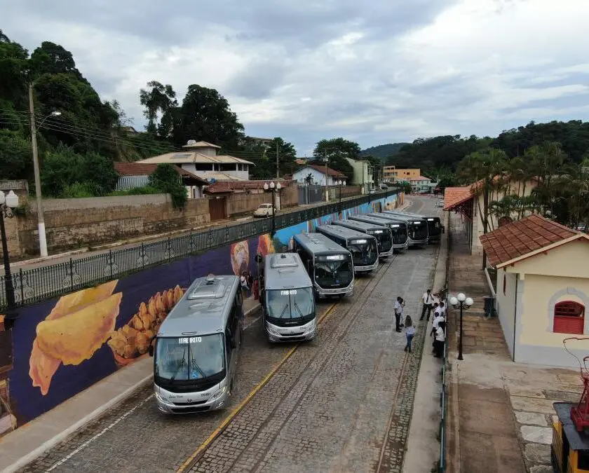 Itabirito recebe seis novos ônibus, além de dois micro-ônibus com ar-condicionado