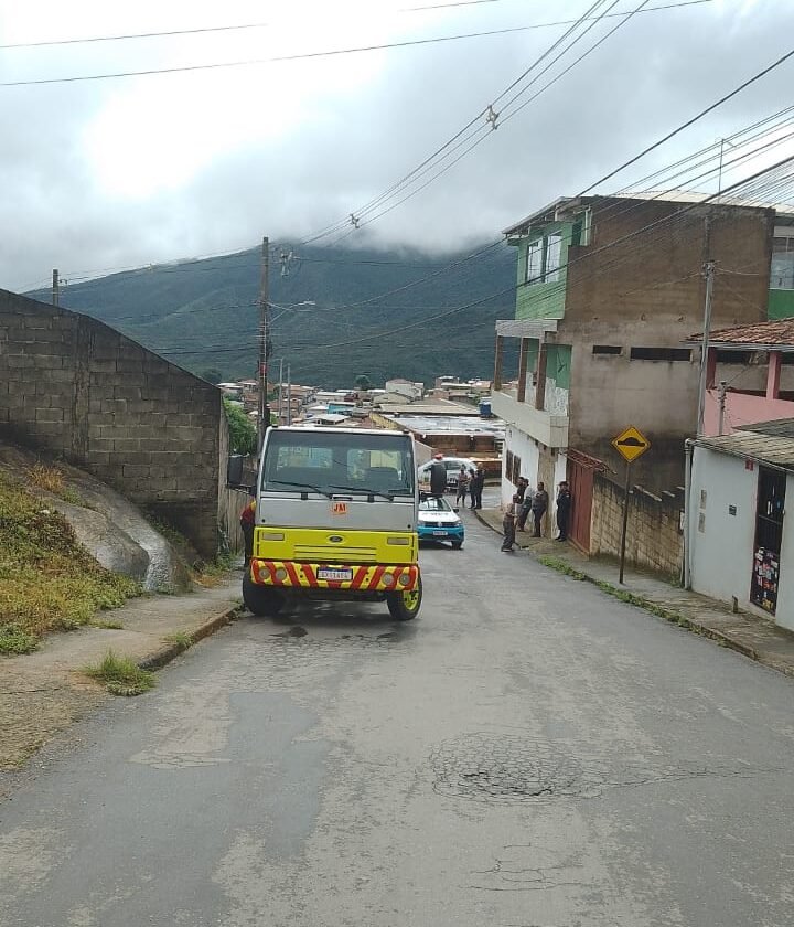 Acidente em Mariana: Carro perde freio e se choca com muro no Bairro Cabanas