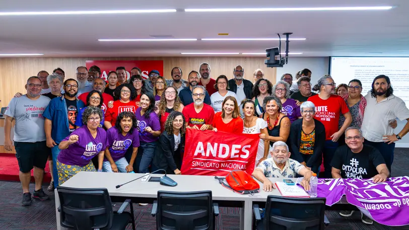 Servidores e docentes apoiam greve das universidades federais