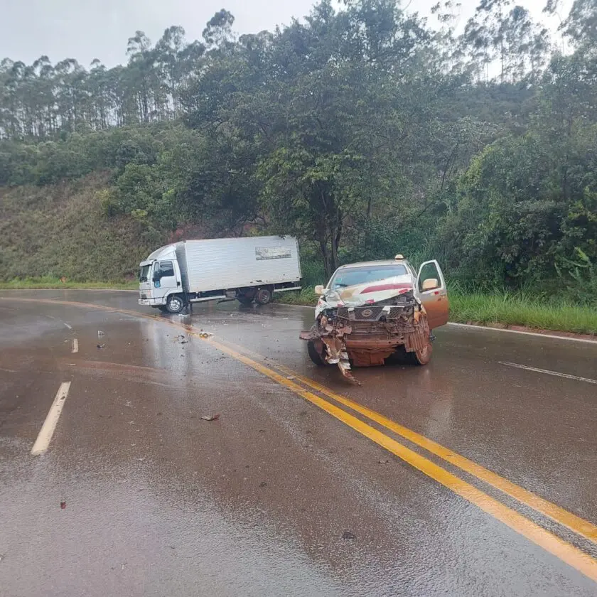 Acidente na Serra da Santa em Itabirito: apenas meia pista liberada
