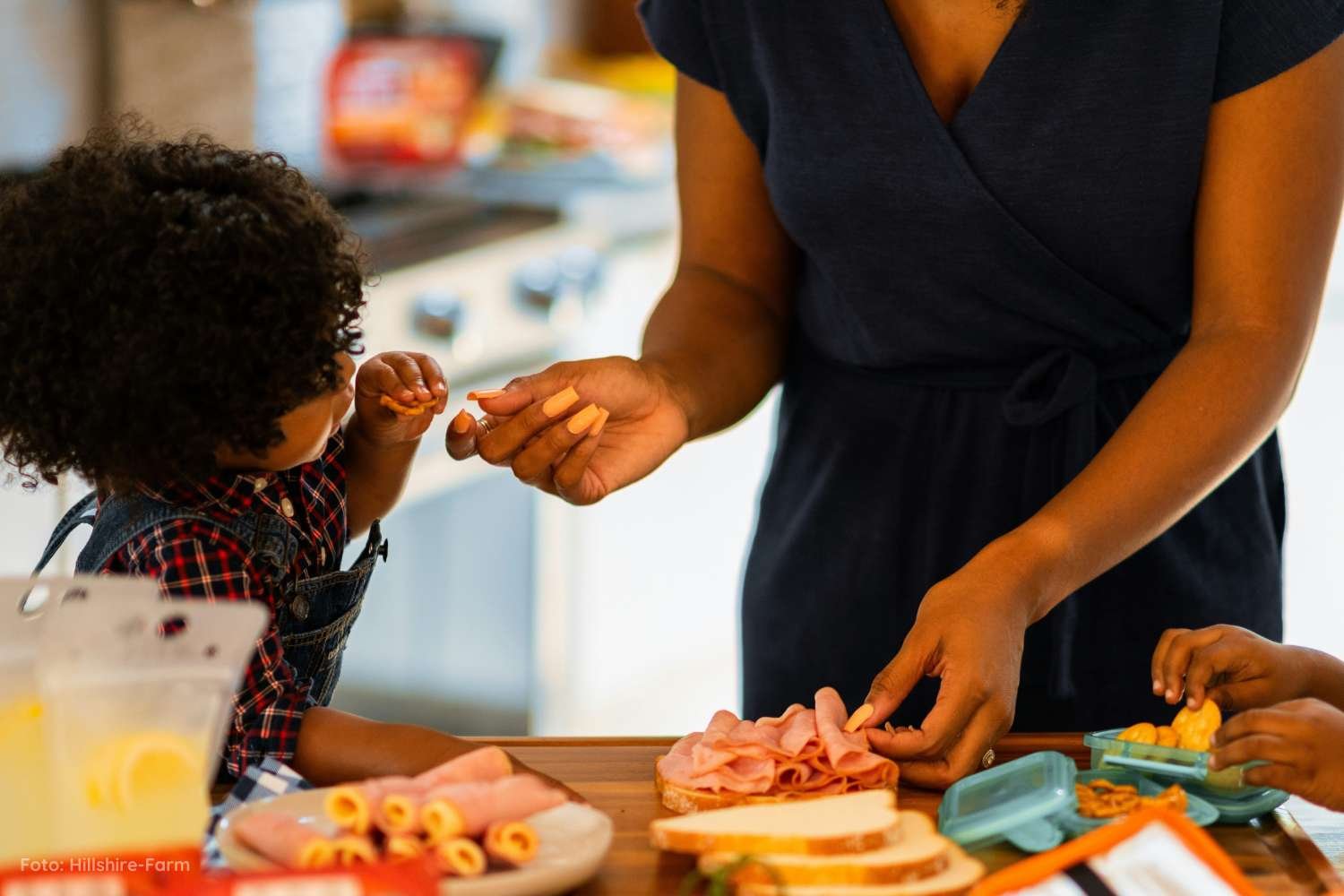 Dupla jornada de trabalho é grande inimigo das mulheres no mercado de trabalho, alertam especialistas