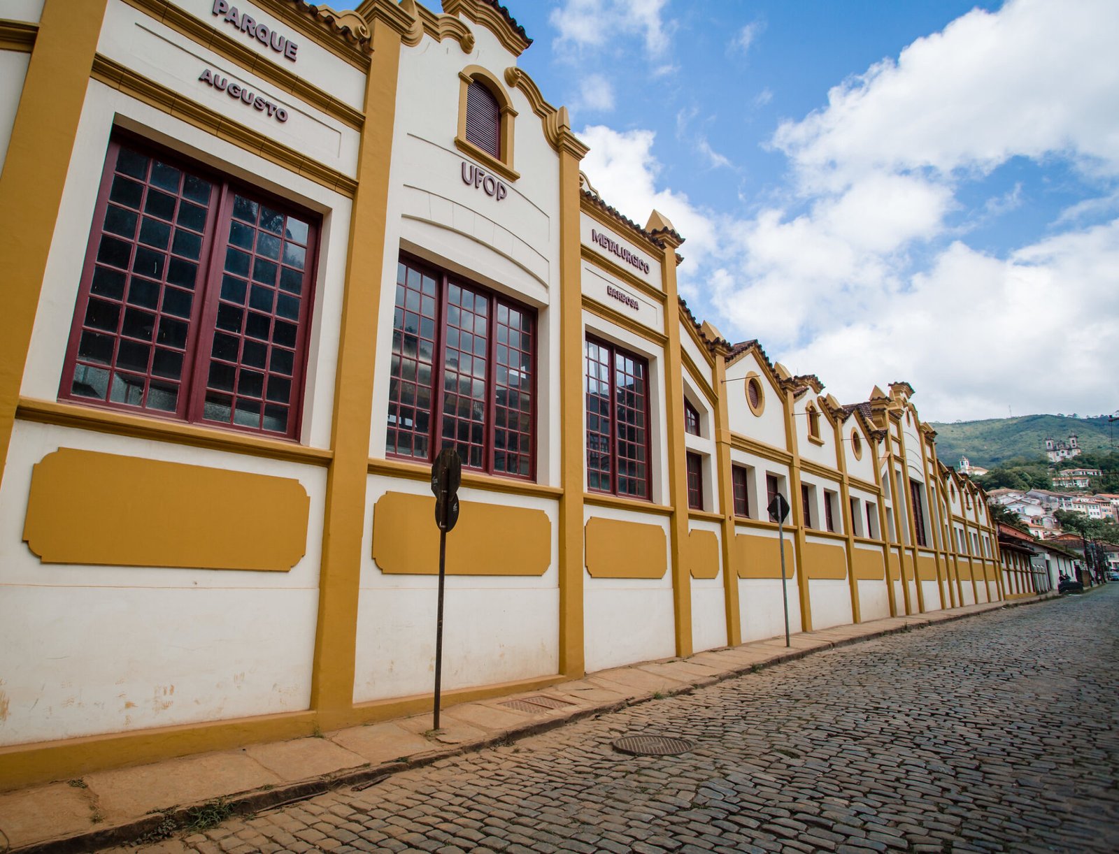 Agenda de eventos do Centro de Convenções da UFOP para abril