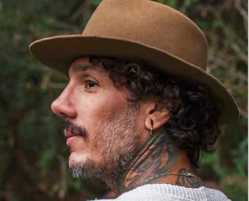 Ouro Preto recebe exposição “Caminho da Origem”, do artista plástico Lincoln Lima