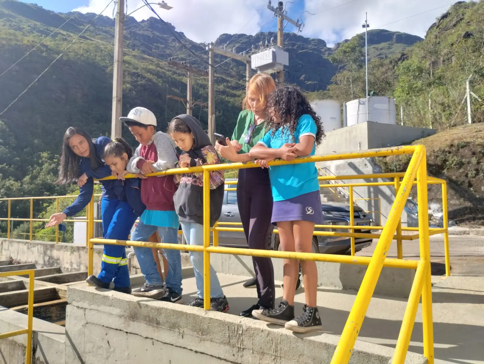 Saneouro recebe turmas do programa Jovens Mineiros Sustentáveis na ETA Itacolomi