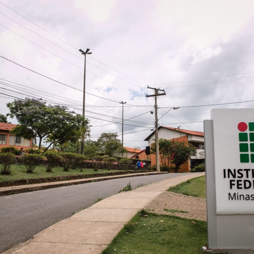 Mensagens de alunos do IFMG em grupo de apoio a Flávio Bolsonaro incitam ataques LGBTfóbicos e violência política