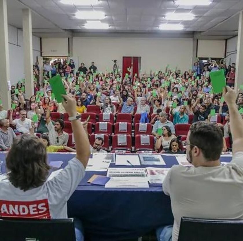 Greve na UFOP: docentes aprovam paralisação por tempo indeterminado