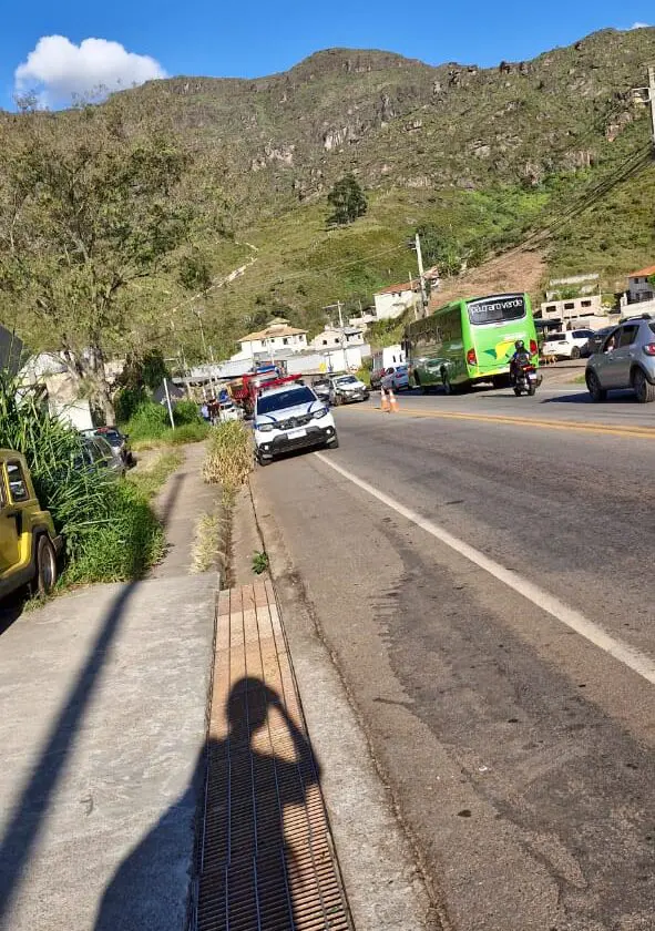 Acidente no 'Pocinho' trava BR-356 em Ouro Preto