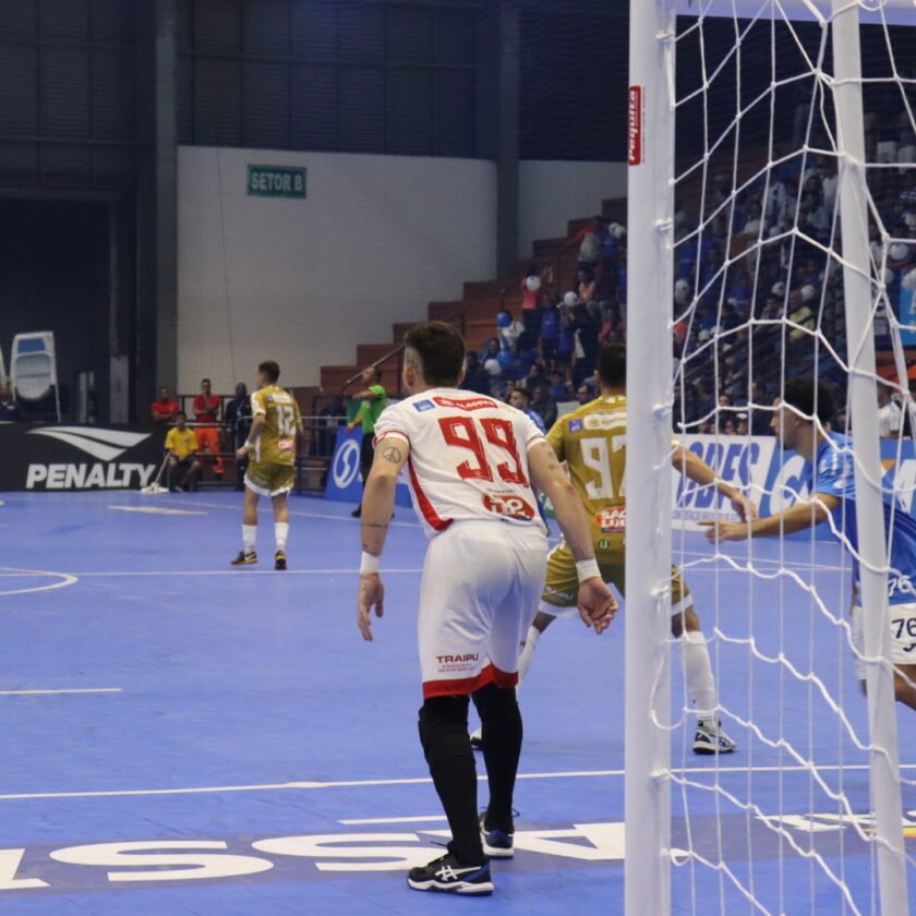 Cruzeiro tropeça e empata contra CRB no segundo jogo em Mariana