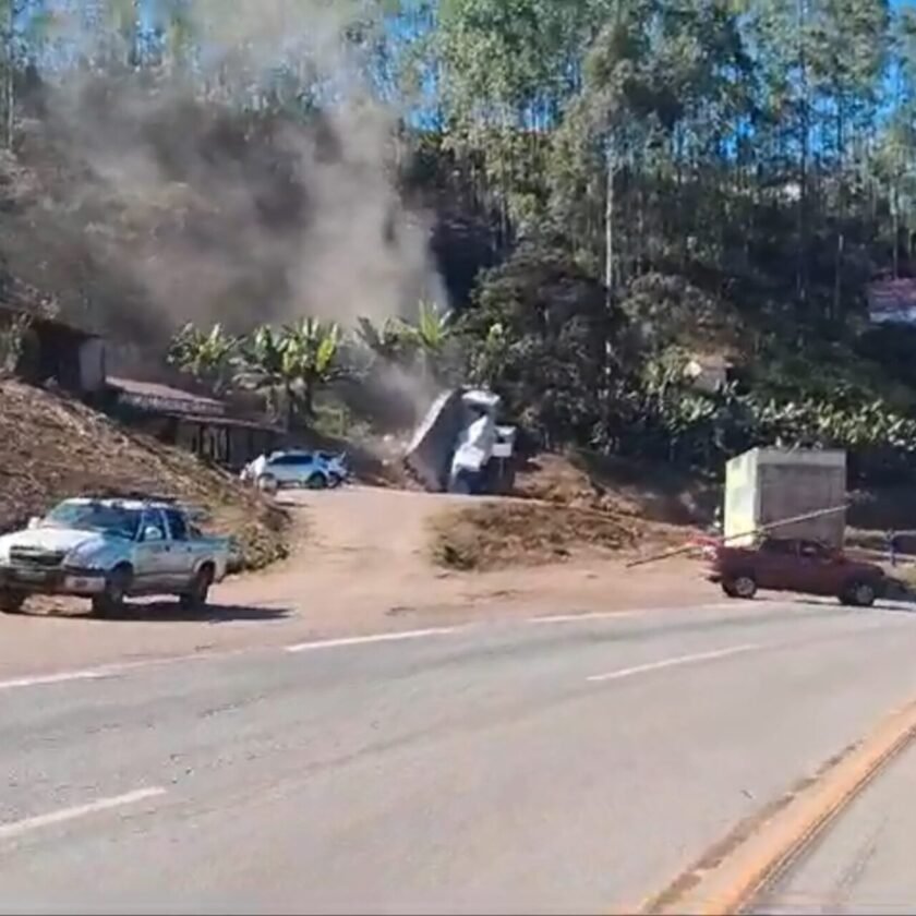 Caminhão perde o freio e tomba na BR-040