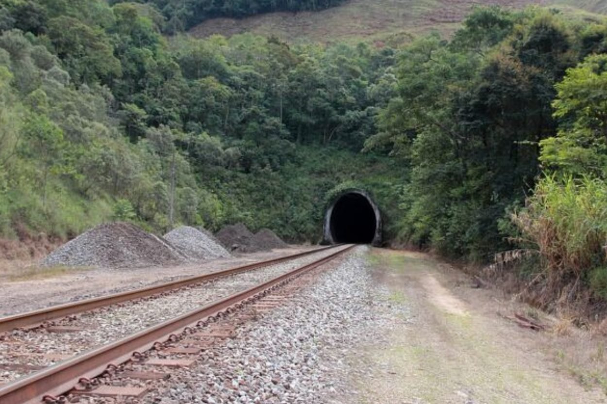 Idoso de 72 anos morre atropelado por trem em Itabirito