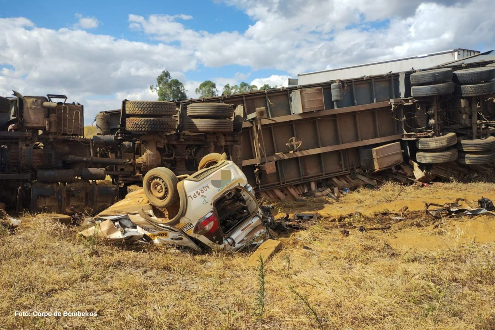 Caminhão atinge carro e deixa vitima fatal na BR-146