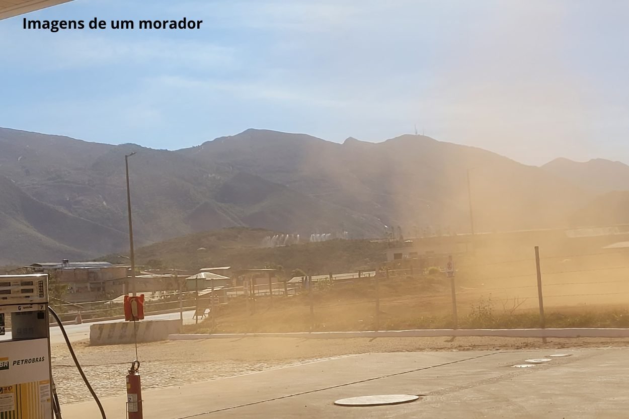 Moradores de Antônio Pereira reclamam de excesso de poeira