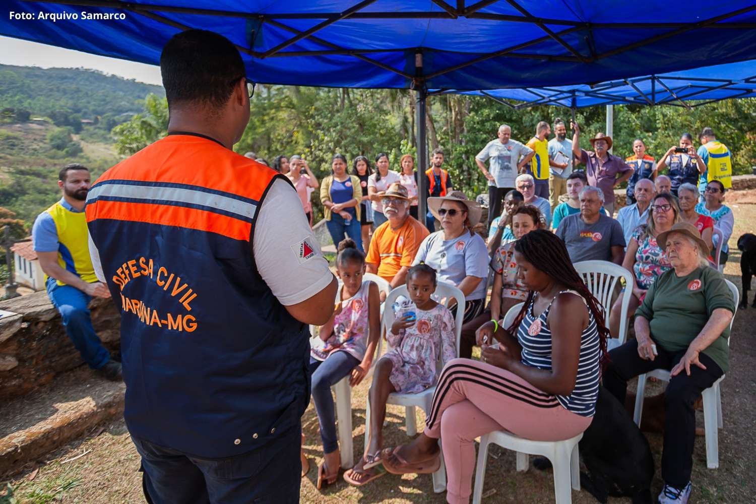 Moradores de Camargos participam de simulado prático de emergência realizado com apoio da Samarco