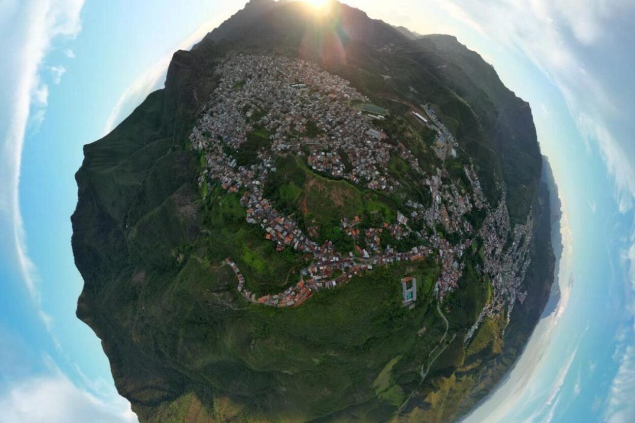 Imagens de drone mostram devastação das queimadas em Mariana