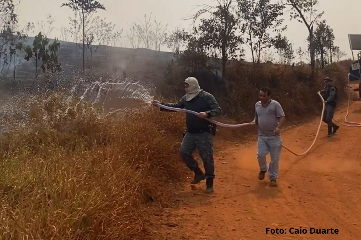 Um relato de combate ao fogo no Pico da Cartucha, em Mariana