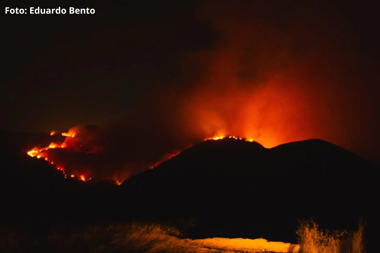 Queimadas atingem Serra da Santa, em Itabirito