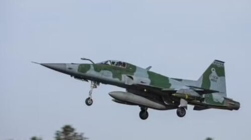 Caça da Força Aérea Brasileira cai em área de mata na Grande Natal