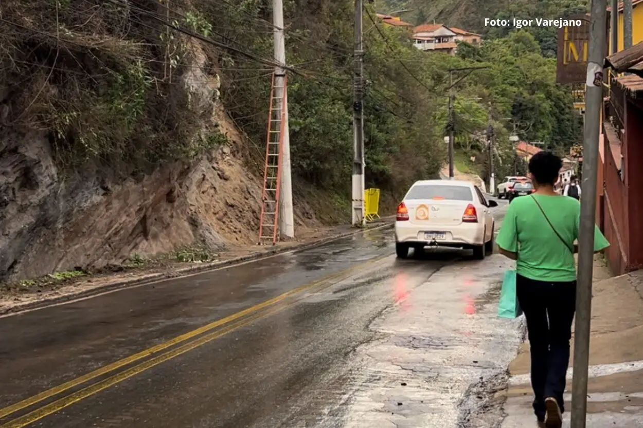 Rua Pandiá Calógeras é liberada após 16 horas de interdição em Ouro Preto