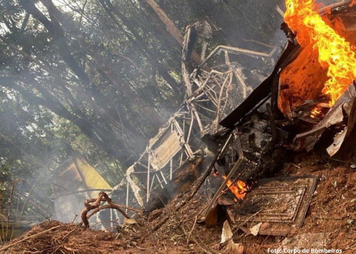 Estrada que liga Ouro Preto a São Bartolomeu é interditada após queda de avião