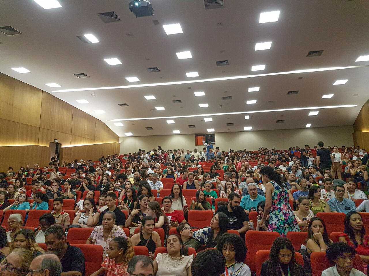 Alunos e professora de escola de Santa Bárbara são premiados