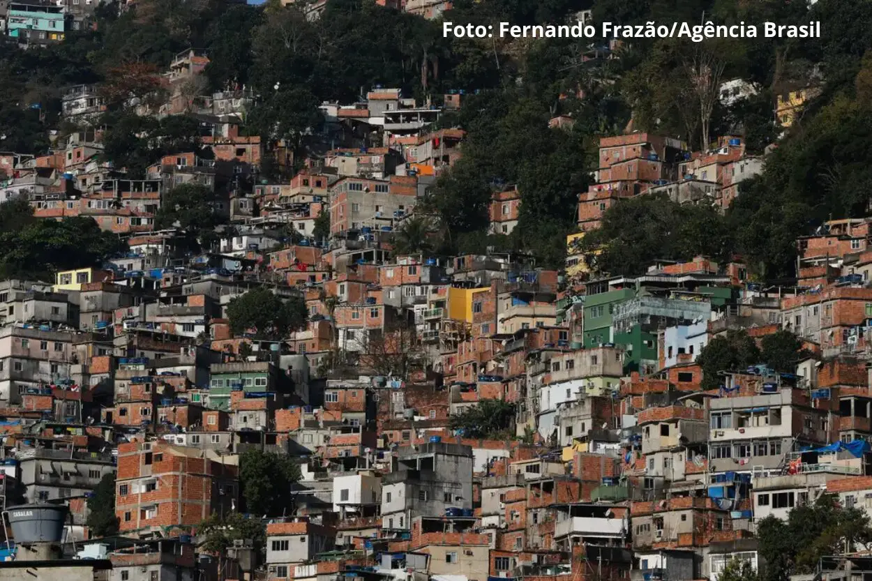 Quase 16,4 milhões de pessoas moram em favelas no Brasil, revela Censo