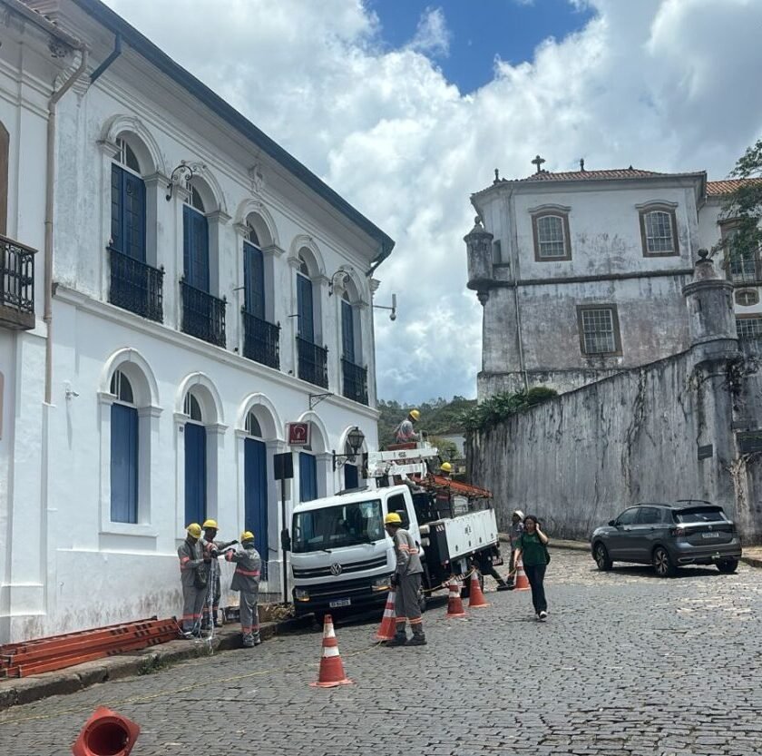 Para terminar decoração de Natal, ruas do Centro de Ouro Preto terão trânsito alterado