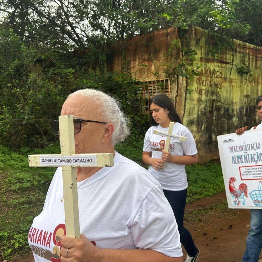 'Para que nunca se esqueça': atingidos pela Barragem de Fundão realizam ato em Bento Rodrigues