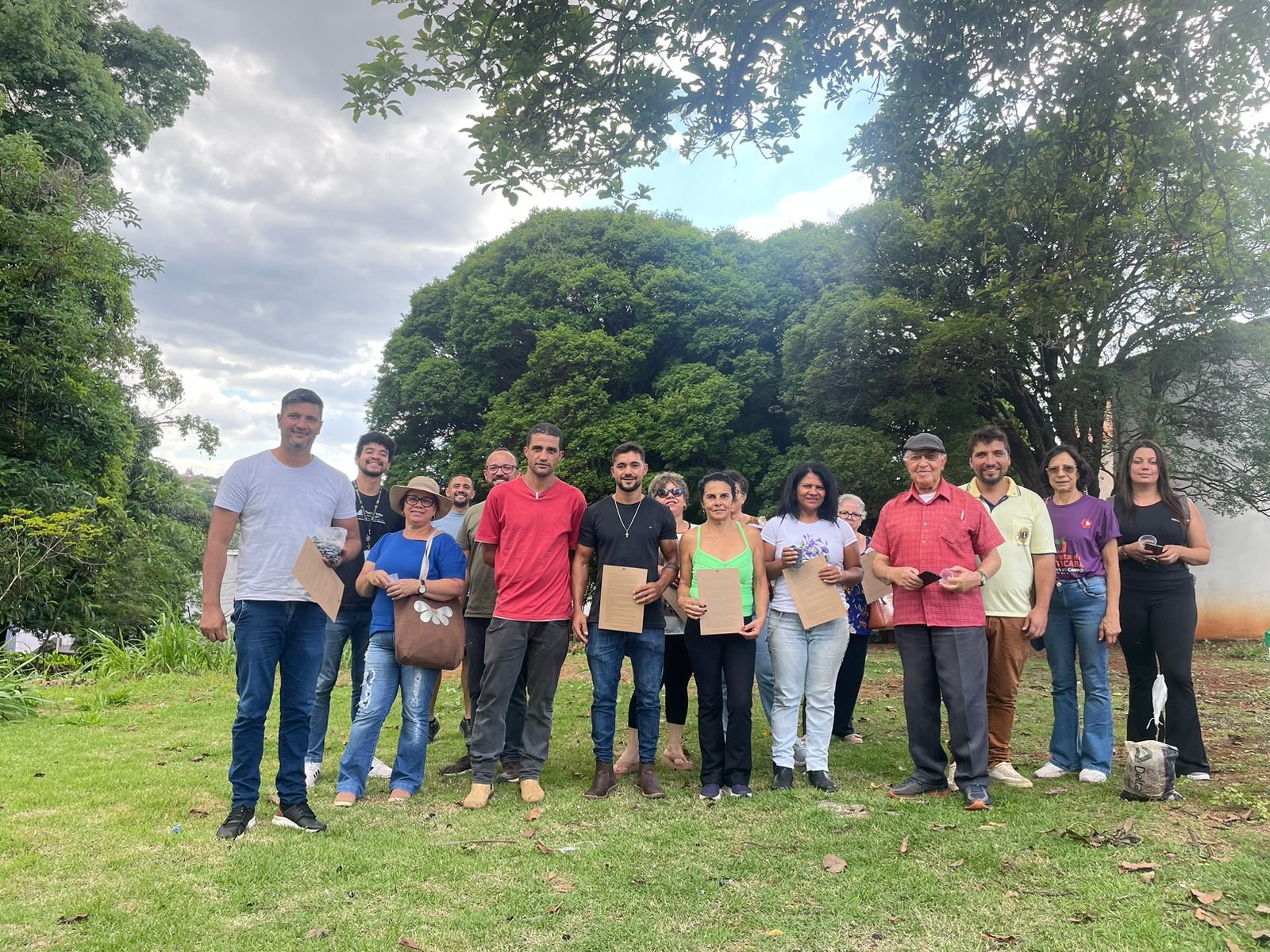 Projeto Pérola Negra realiza oficina de mudas de jabuticaba para perpetuar a fruta na região de Cachoeira do Campo