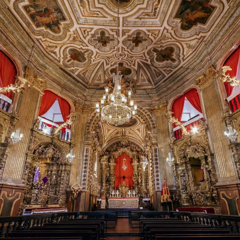 Após 51 anos do furto, Nossa Senhora do Pilar de Ouro Preto recebe nova coroa