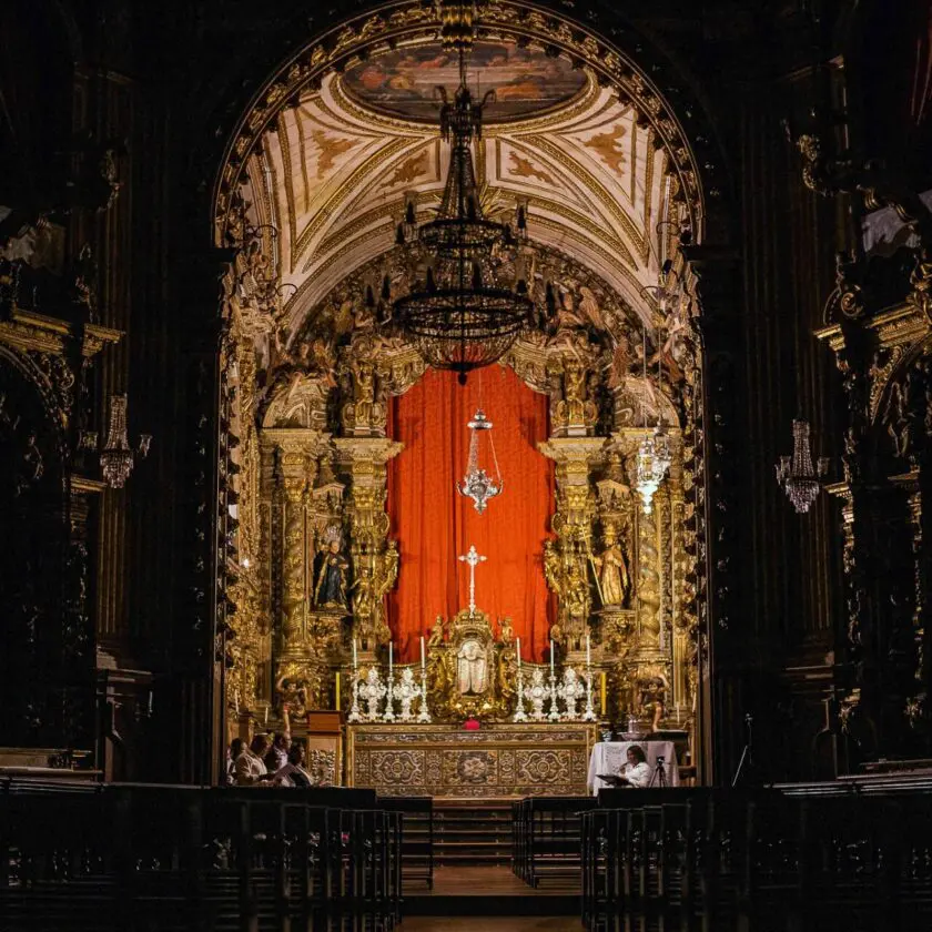Após 51 anos do furto, Nossa Senhora do Pilar de Ouro Preto recebe nova coroa