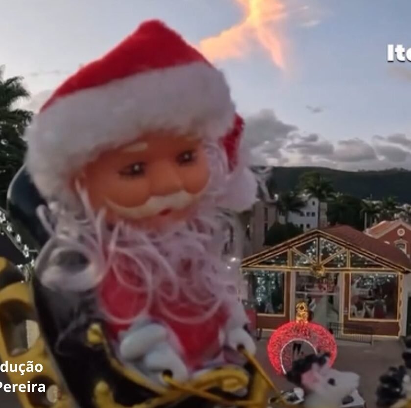 Com drone, 'Papai Noel' sobrevoa Itabirito e observa decoração do Natal Iluminado