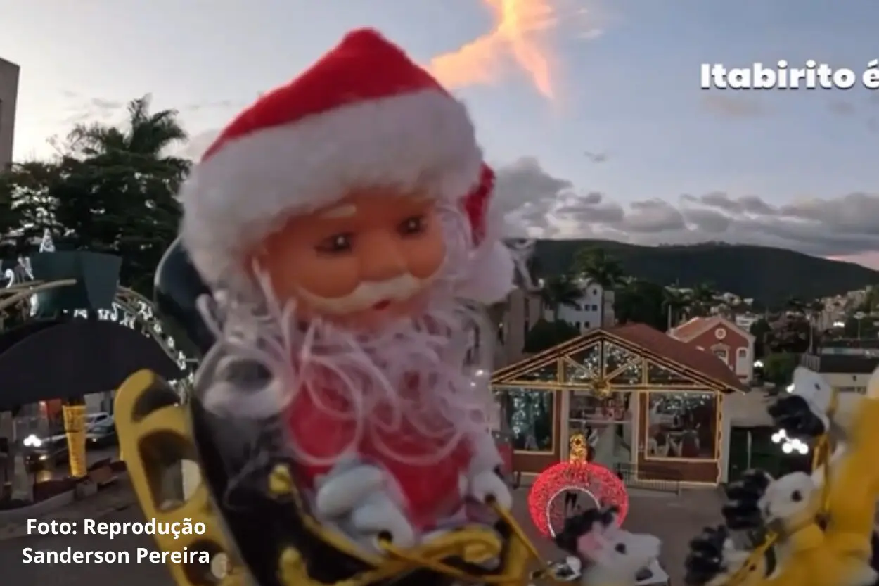 Com drone, 'Papai Noel' sobrevoa Itabirito e observa decoração do Natal Iluminado