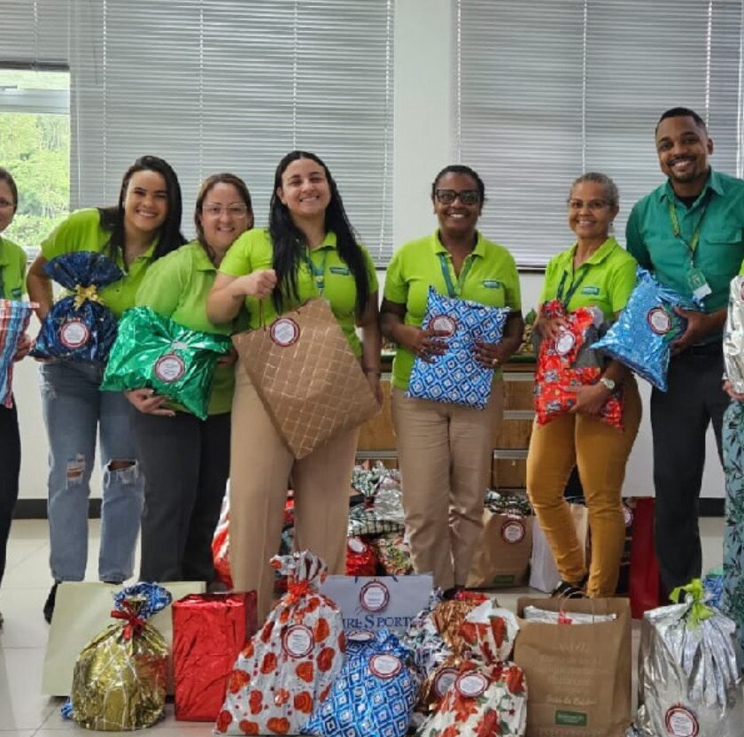 Unimed Inconfidentes realiza campanha de Natal e beneficia idosos em Ouro Preto