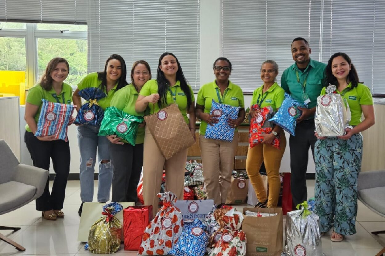 Unimed Inconfidentes realiza campanha de Natal e beneficia idosos em Ouro Preto