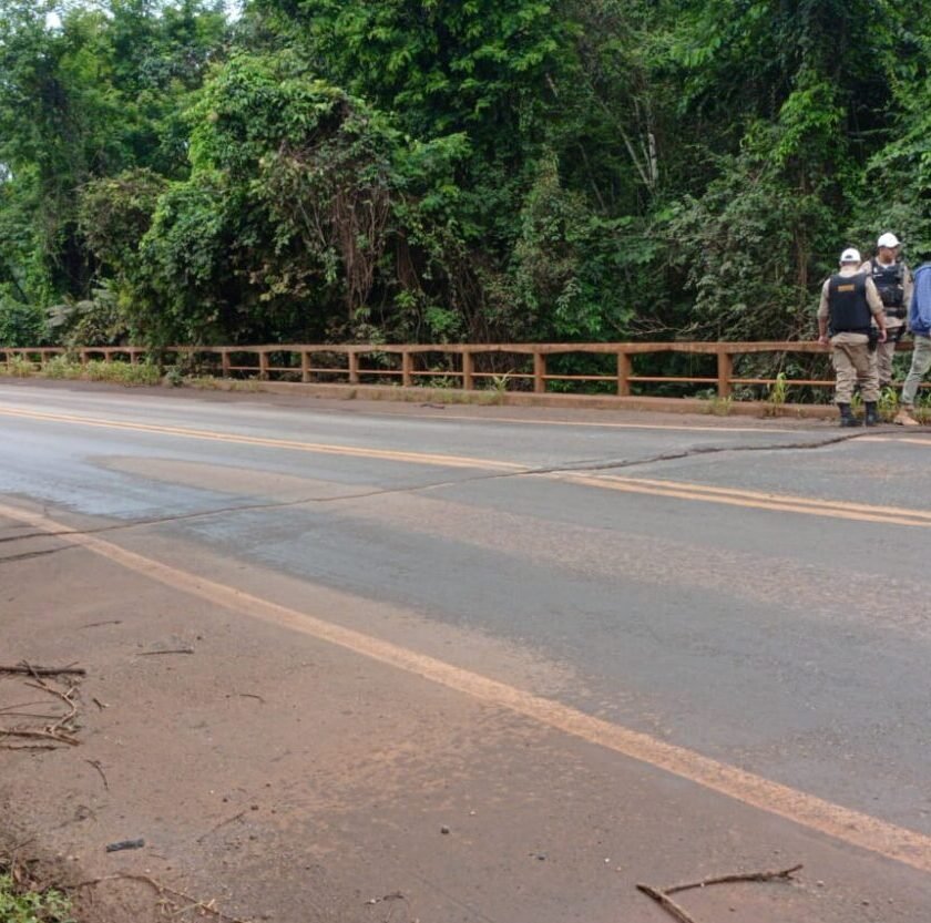 Rachadura em viaduto na BR-356 em Itabirito mobiliza Defesa Civil e DNIT; trânsito liberado, mas com sinalização