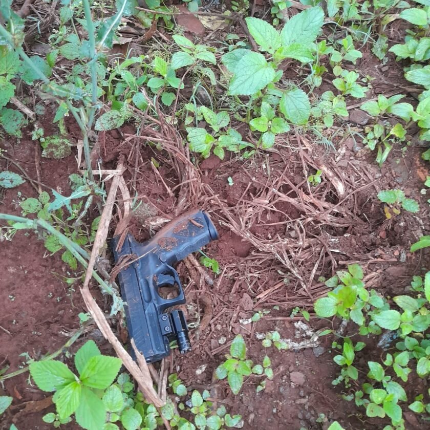 Arma e drogas são encontradas na casa de suspeito de tentativa de homicídio em Ouro Preto